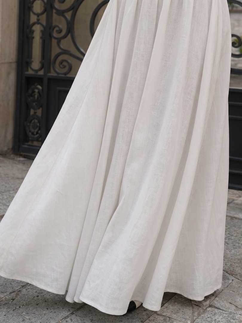 Jeven | Sleeveless Halter Neck Fitted Bodice Midi Dress
