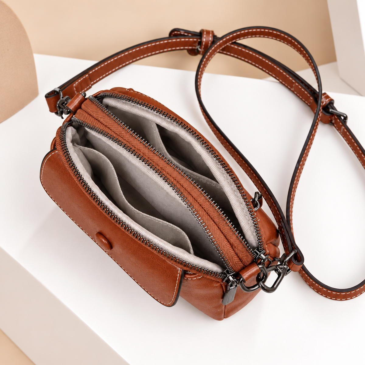Poppy - Multi-Pocket Crossbody Bag